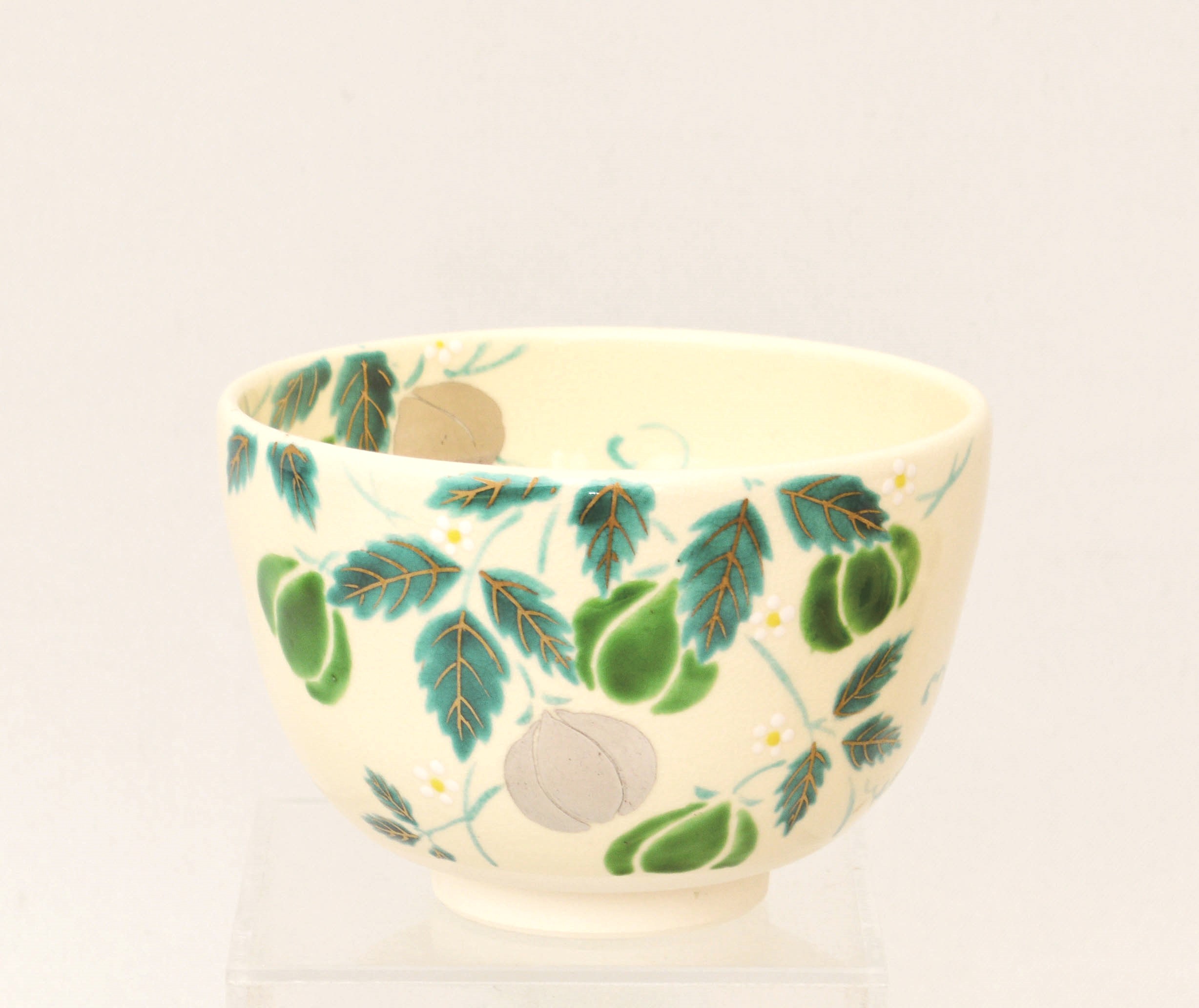 加藤起楽 茶碗 / 色絵 春草ともぐら なつかしい / 略歴 化粧箱付き