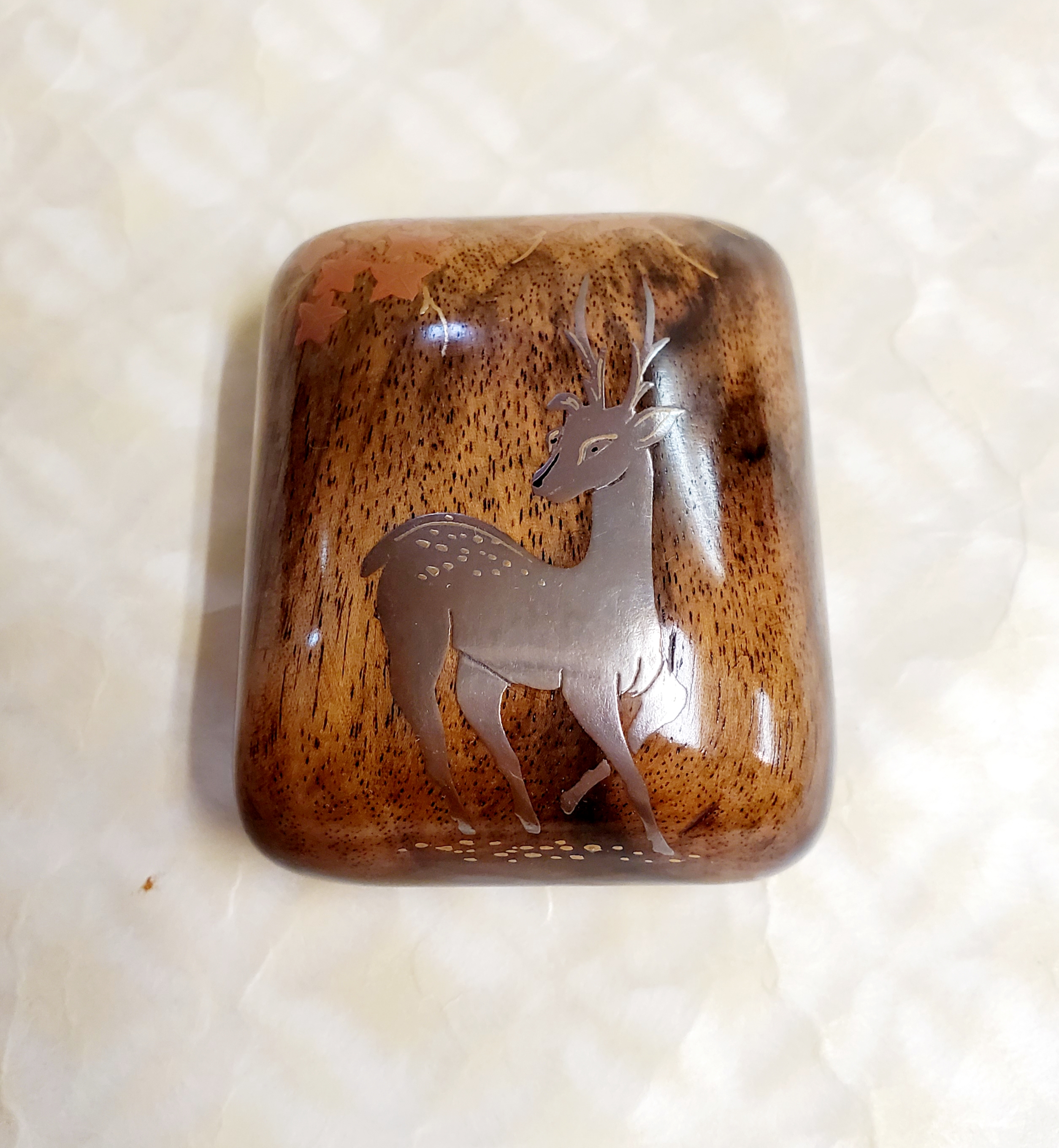 ◆古物◆香合　黒柿　鹿にもみじ　徳市