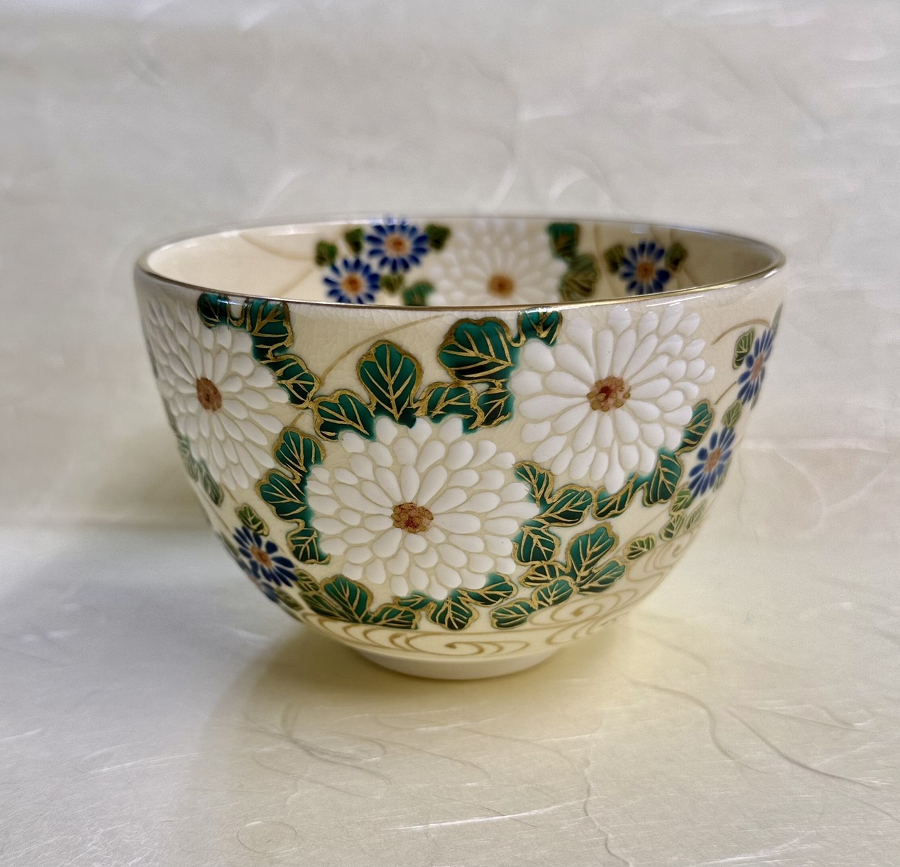 茶碗　色絵　菊　加藤永起　桐箱